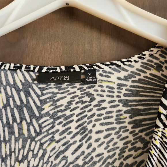 Women's faux wrap dress - Picture 2 of 4